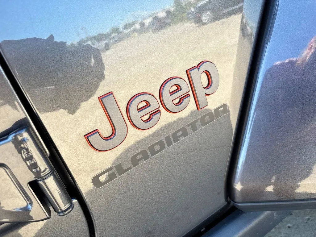 Used 2022 Jeep Gladiator Mojave w/ Cold Weather Group AWD/4WD image 9
