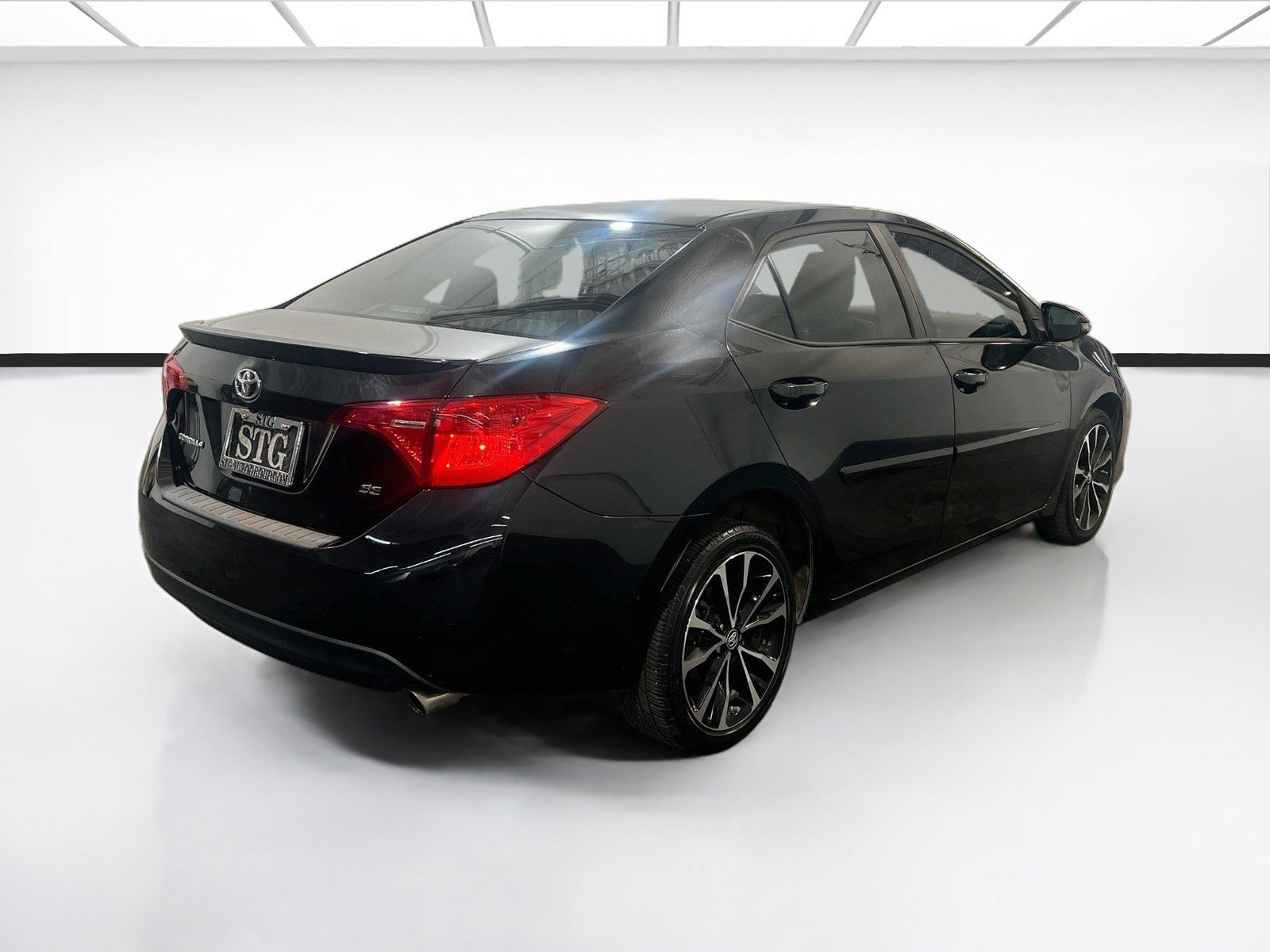 Used 2018 Toyota Corolla SE FWD image 4