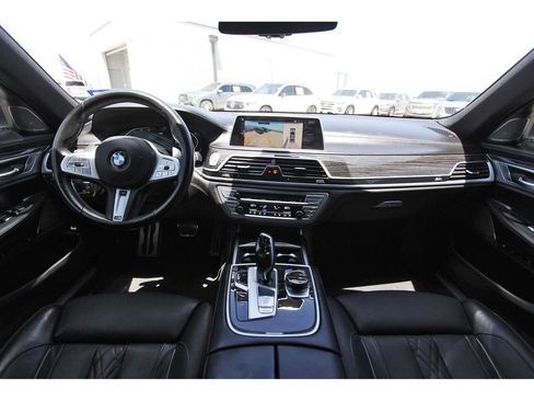Used 2022 BMW 750i xDrive w/ Executive Package AWD/4WD image 9