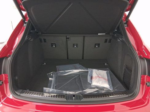 New 2026 Porsche Macan image 31