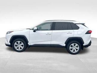 Used 2019 Toyota RAV4 LE w/ All Weather Liner Package AWD/4WD video 2