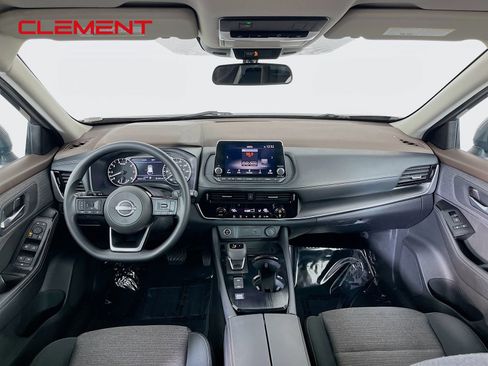 Used 2022 Nissan Rogue SV FWD image 12