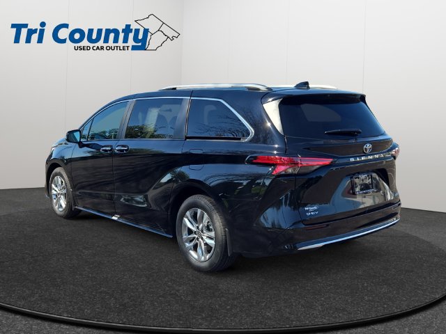 Certified 2026 Toyota Sienna Limited FWD image 6