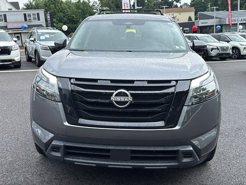 Used 2023 Nissan Pathfinder SV w/ SV Premium Package AWD/4WD image 2