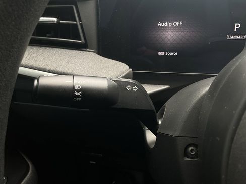 Used 2025 Nissan Kicks SV AWD/4WD image 31