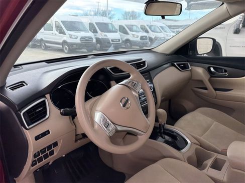 Used 2015 Nissan Rogue SV image 6