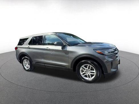 Used 2026 Ford Explorer Active AWD/4WD image 2