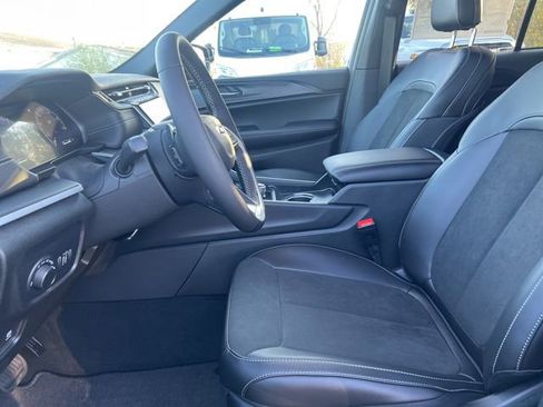 New 2025 Jeep Grand Cherokee Altitude w/ Trailer Tow Package image 18