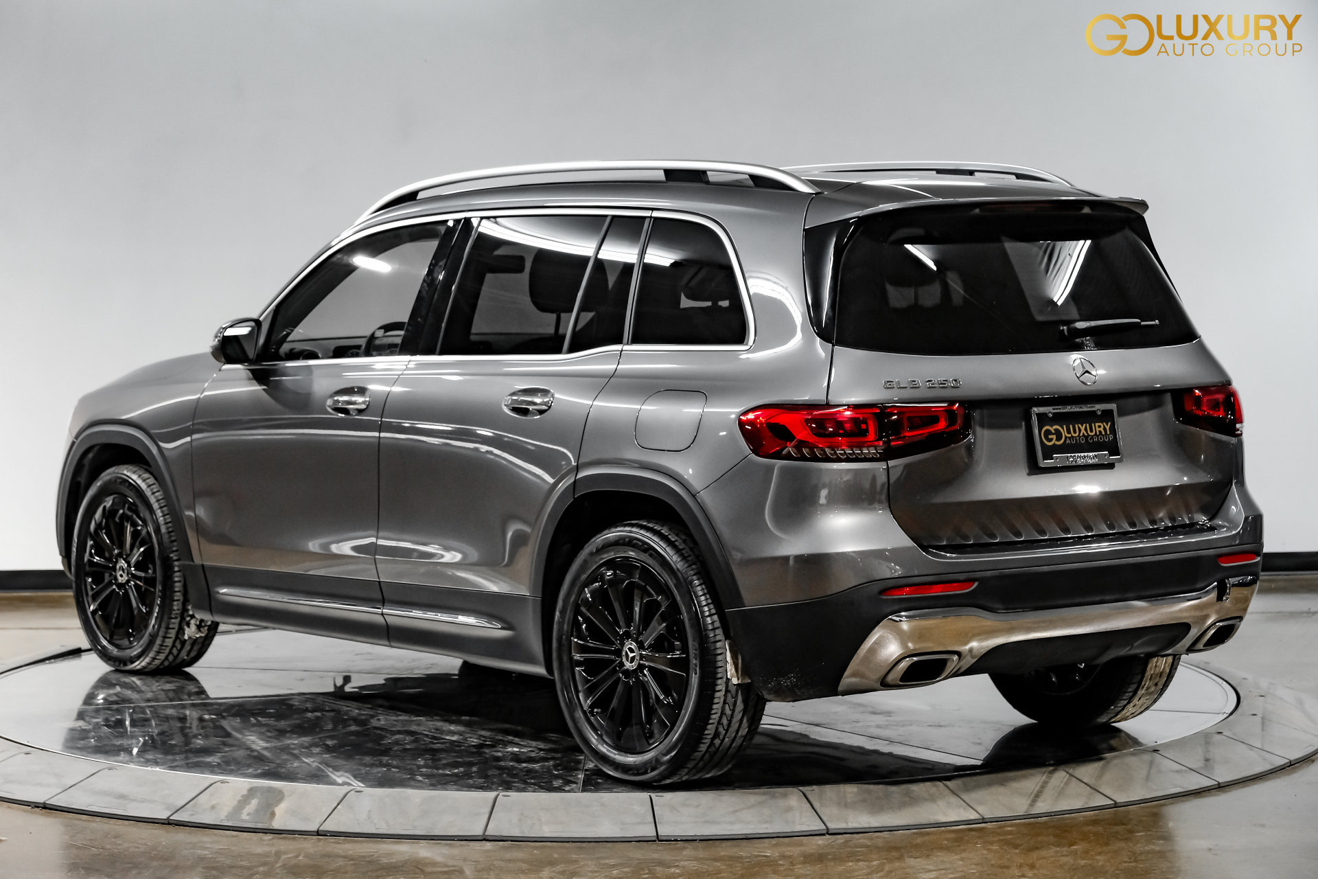 Used 2023 Mercedes-Benz GLB 250 w/ Premium Package image 12