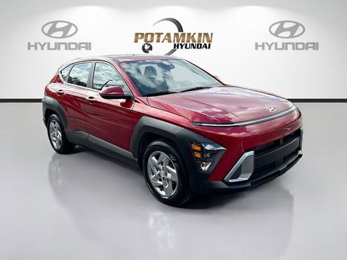 Certified 2025 Hyundai Kona SE image 3