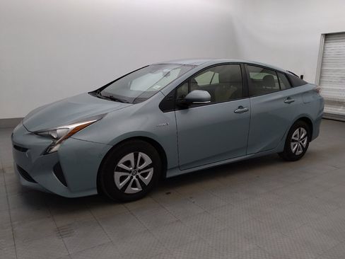 Used 2017 Toyota Prius Two w/ Prius Two Safety Plus Package FWD image 2
