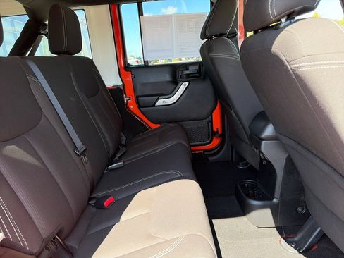 Used 2015 Jeep Wrangler Unlimited Sahara w/ Connectivity Group AWD/4WD image 32