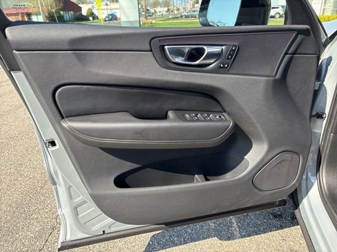 Used 2025 Volvo XC60 B5 Plus image 17