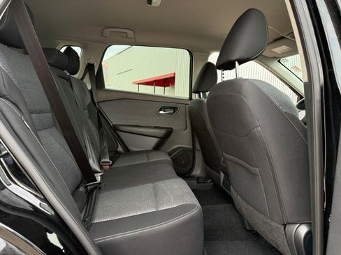 Used 2023 Nissan Rogue SV FWD image 13