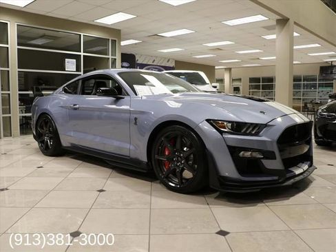 Used 2022 Ford Mustang Shelby GT500 w/ Carbon Fiber Track Pack image 1