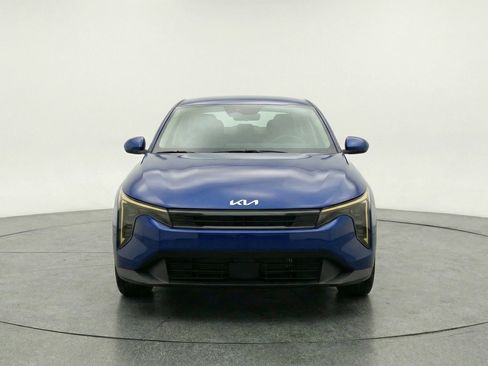Used 2025 Kia K4 LXS image 2