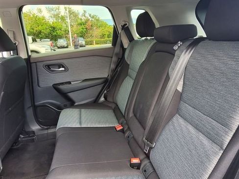 Certified 2023 Nissan Rogue SV FWD image 17
