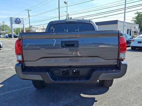 Used 2022 Toyota Tacoma SR image 5