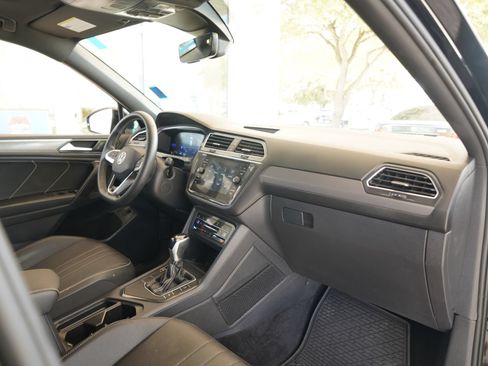 Certified 2023 Volkswagen Tiguan SE R-Line FWD image 23