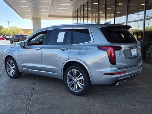 Used 2025 Cadillac XT6 Premium Luxury FWD image 3