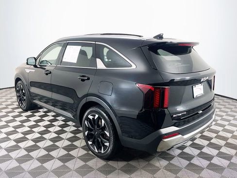 Used 2024 Kia Sorento EX w/ Panoramic Sunroof Package FWD image 6
