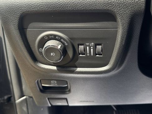 Used 2022 Jeep Grand Cherokee Limited image 12