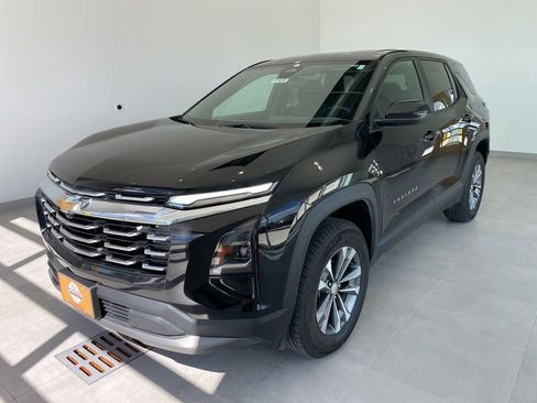 Used 2025 Chevrolet Equinox LT AWD/4WD image 1