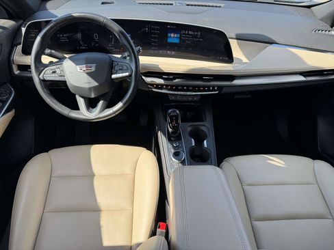 Certified 2024 Cadillac XT4 Luxury w/ Cold Weather Package AWD/4WD image 12