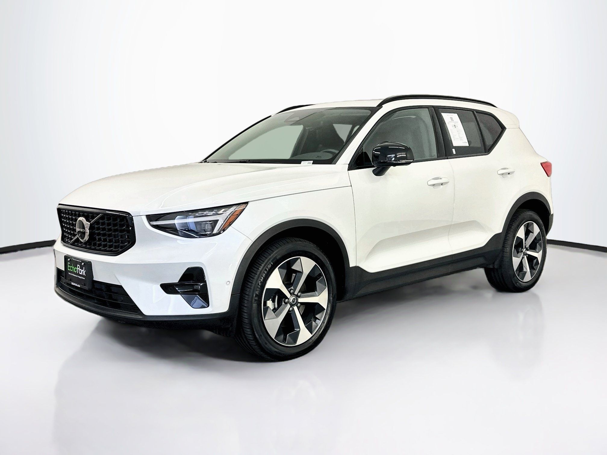 Used 2026 Volvo XC40 B5 Plus AWD/4WD image 3