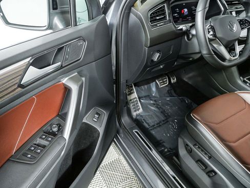 Used 2022 Volkswagen Tiguan SEL R-Line AWD/4WD image 8