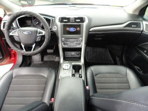Used 2017 Ford Fusion SE w/ Equipment Group 201A FWD image 6