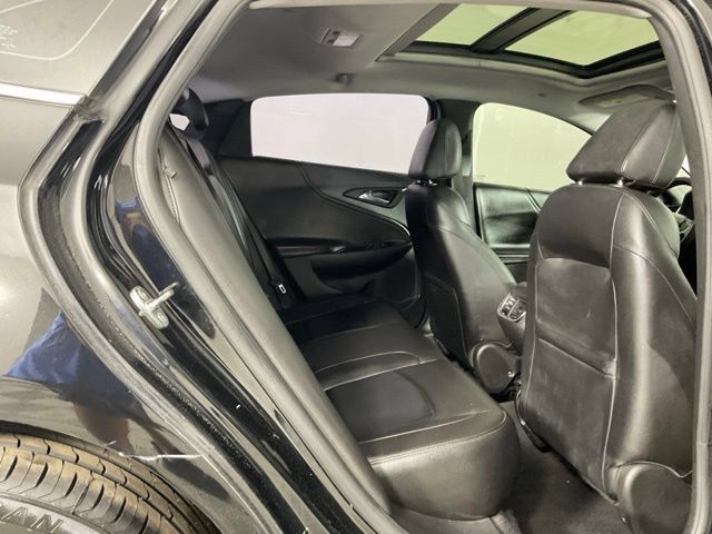 Used 2017 Chevrolet Malibu LT w/ Leather Package FWD image 31