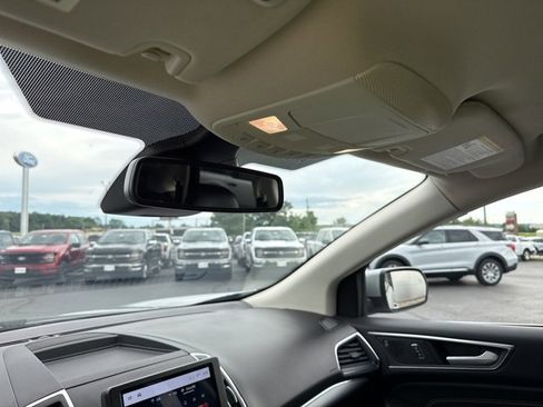 Used 2024 Ford Edge Titanium image 23