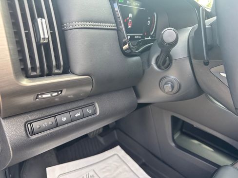 Certified 2025 Nissan Pathfinder Platinum image 13