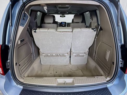 Used 2013 Chrysler Town & Country Limited w/ Luxury Group FWD image 28