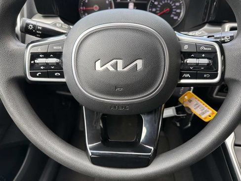 Used 2023 Kia Sorento LX FWD image 23