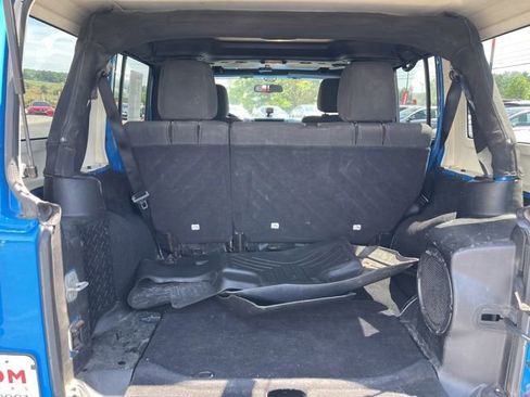 Used 2011 Jeep Wrangler Unlimited Sahara w/ Dual Top Group AWD/4WD image 10