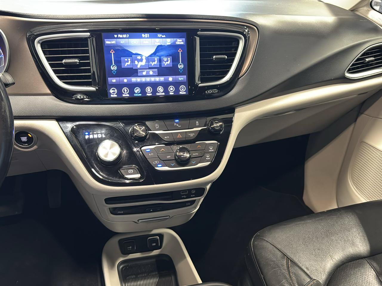 Used 2018 Chrysler Pacifica Touring-L Plus FWD image 19