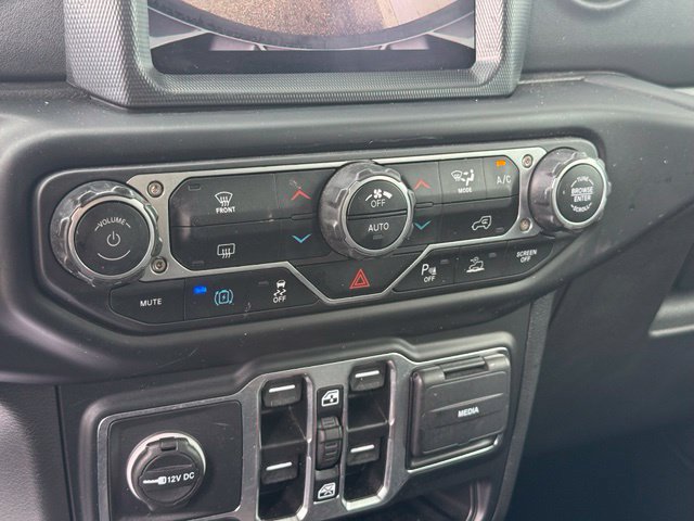 Used 2023 Jeep Wrangler Unlimited Sahara AWD/4WD image 20