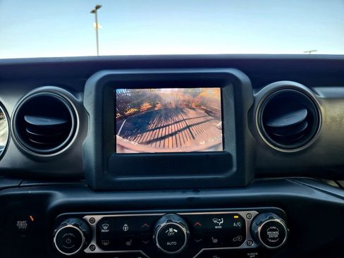 Used 2021 Jeep Wrangler Unlimited Sport image 18