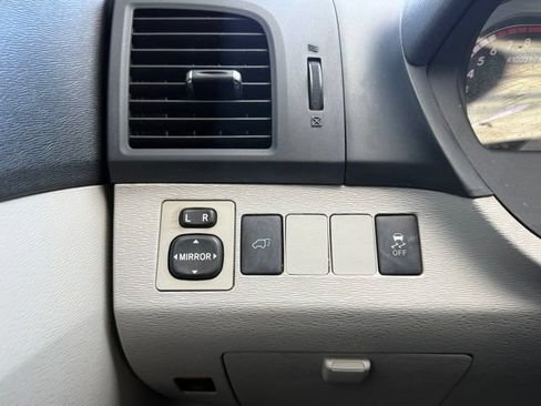 Used 2011 Toyota Venza AWD w/ Comfort Pkg image 20