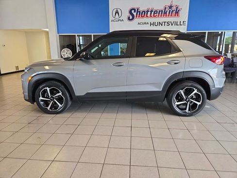 Used 2023 Chevrolet TrailBlazer RS w/ Sun and Liftgate Package FWD image 5