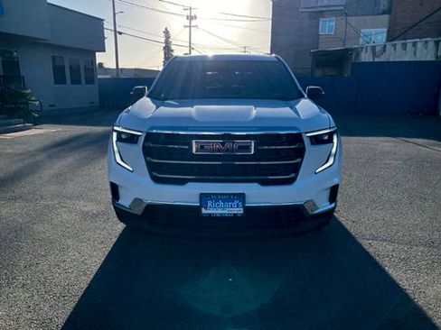 Used 2025 GMC Acadia Elevation image 12