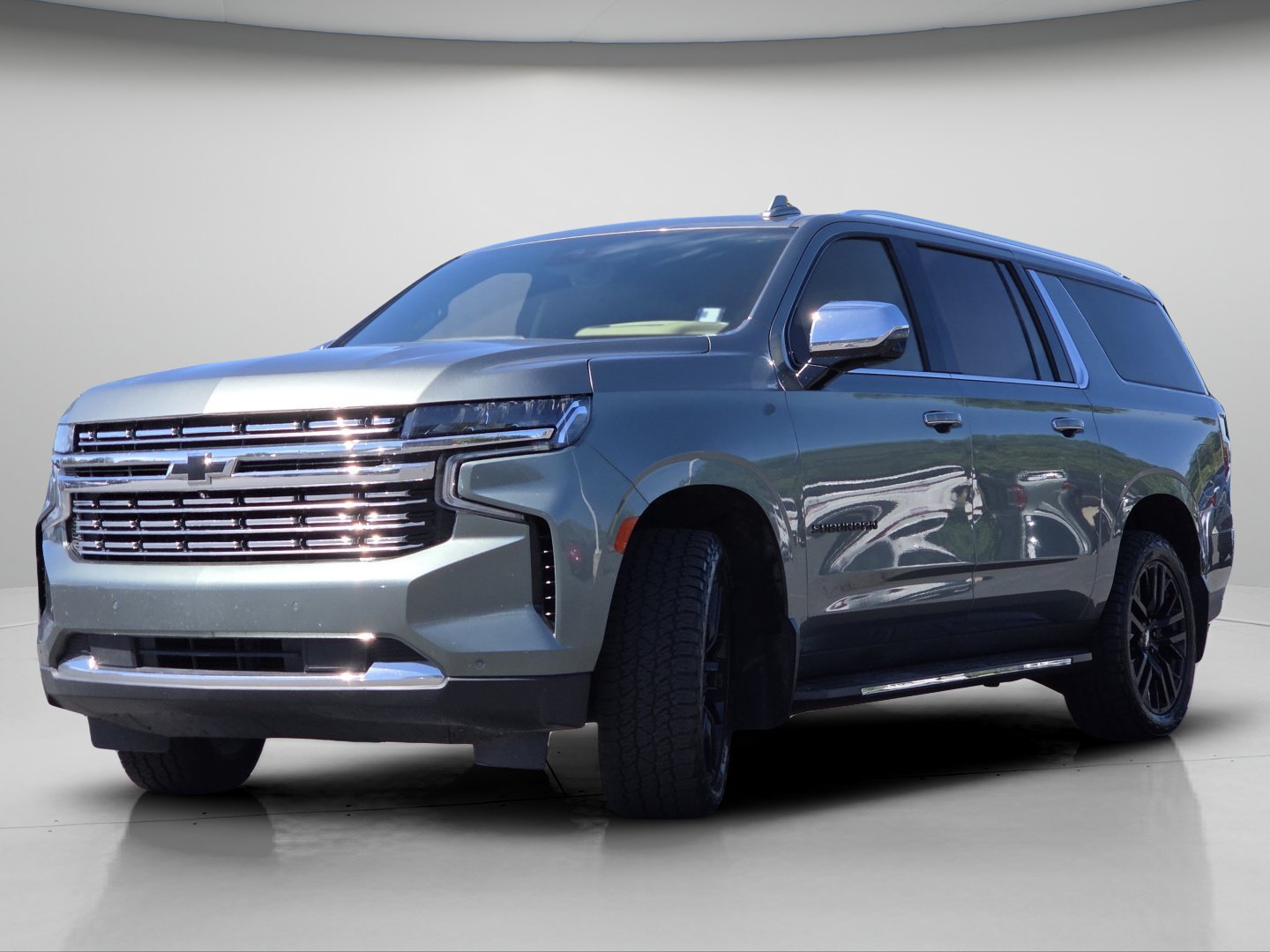 Used 2023 Chevrolet Suburban Premier AWD/4WD image 24