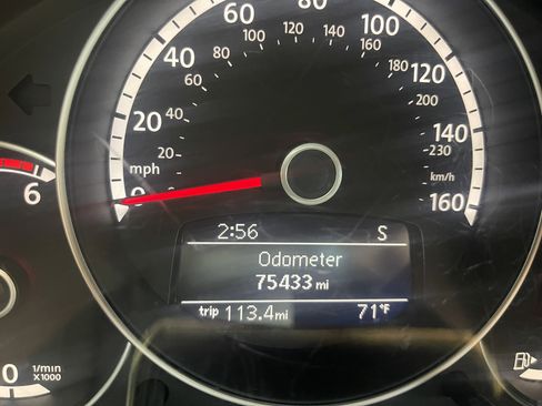 Used 2013 Volkswagen Beetle TDI image 25