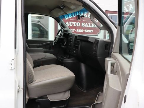 Used 2017 Chevrolet Express 3500 LT w/ LT Preferred Equipment Group RWD image 6