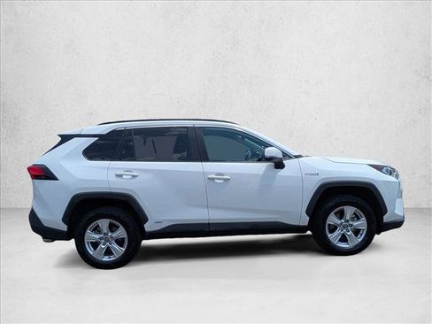 Used 2020 Toyota RAV4 XLE w/ Carpet Mat Package AWD/4WD image 4