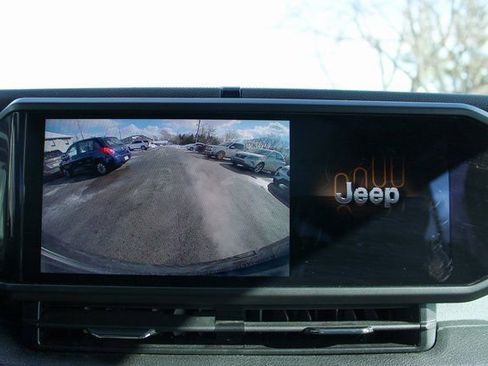 Used 2025 Jeep Wrangler Sport image 22