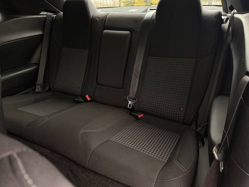Used 2015 Dodge Challenger SXT RWD image 14