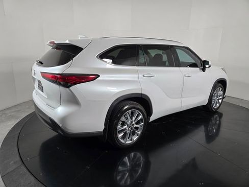 Used 2023 Toyota Highlander Limited AWD/4WD image 6